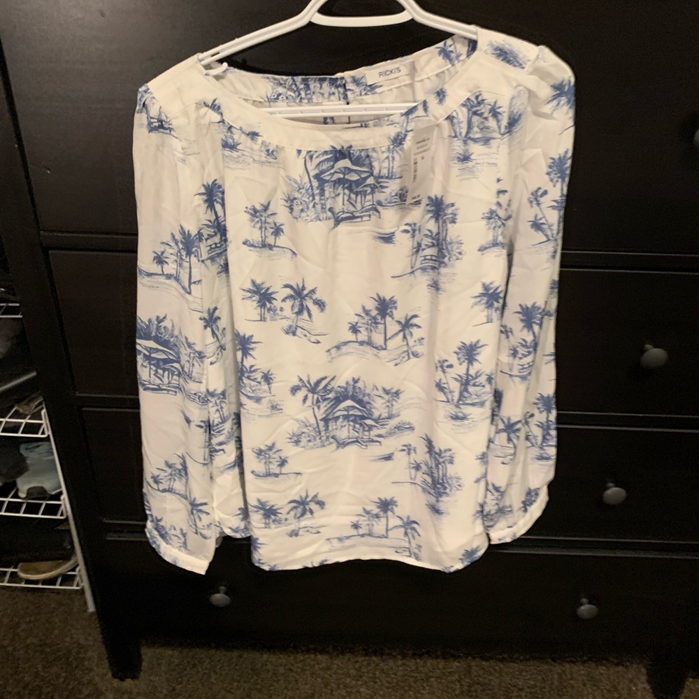 XL never worn rickis long sleeve